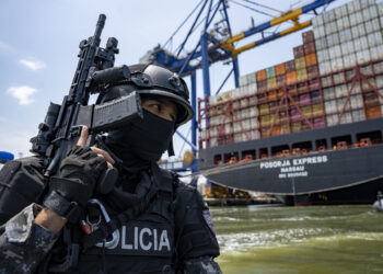 El Golfo de Guayaquil, campo de batalla de narcotraficantes para sacar droga desde Ecuador