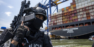 El Golfo de Guayaquil, campo de batalla de narcotraficantes para sacar droga desde Ecuador