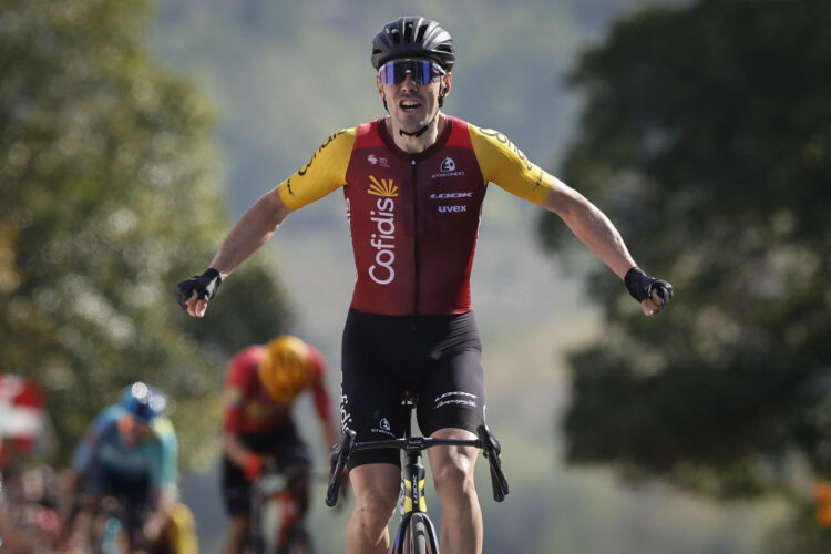 El ciclista del Cofidis Alex Aramburu se ha proclamado vencedor de la cuarta etapa de la Vuelta Ciclista al País Vasco-Itzulia, por delante de los corredores del UNO -X Mobility y XDS Astana, Tobias Holland Johannessen y Christian Scaroni, respectivamente, que se ha disputado este jueves con salida y meta en Galdakao (Bizkaia) y un recorrido de 167,2 kilómetros. EFE/ Miguel Toña
