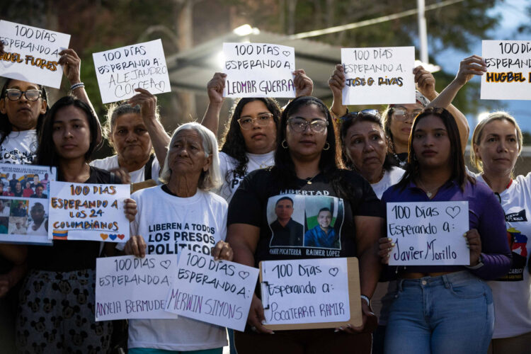 Familiares de presos políticos cumplen 100 días de vigilias frente a cárceles venezolanas
