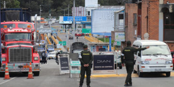 Preocupación y pérdidas «gigantes» en frontera Ecuador-Colombia tras subida de aranceles