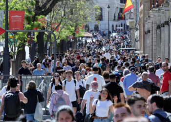 Migrantes podrán solicitar regularización en España a partir del 16 de abril