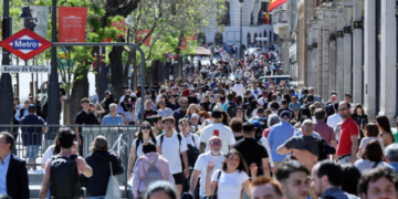 Migrantes podrán solicitar regularización en España a partir del 16 de abril