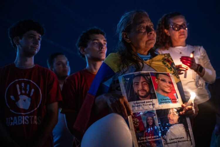 Familiares claman por la libertad de los presos políticos | Foto: Maryorín Méndez / AFP