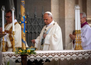 León XIV celebra su primer año de pontificado suplicando la paz en el santuario de Pompeya