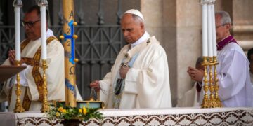 León XIV celebra su primer año de pontificado suplicando la paz en el santuario de Pompeya