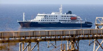 El crucero del hantavirus atracará el sábado en Tenerife para evacuar a los pasajeros