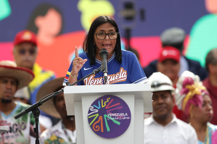 La presidenta encargada de Venezuela, Delcy Rodríguez, habla en un evento este jueves, en Caracas (Venezuela). EFE/ Ronald Pena R