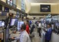 Wall Street abre en rojo, tras caída de las tecnológicas, ante incertidumbre por la guerra
