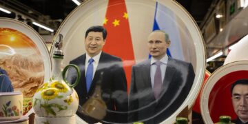 Putin llega a China para reunirse con Xi pocos días después de Trump