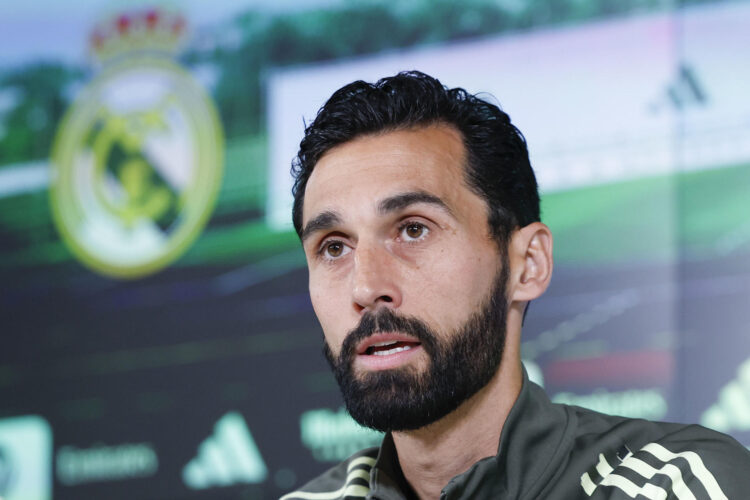 El entrenador del Real Madrid, Álvaro Arbeloa, en la rueda de prensa antes de dirigir un entrenamiento en Valdebebas, este miércoles, en la víspera de su partido de LaLiga contra el Real Oviedo. EFE/Mariscal