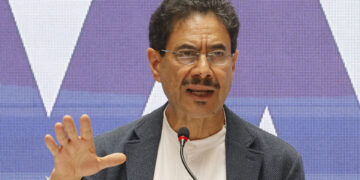 Reducir la pobreza en Colombia será el eje del gobierno del candidato izquierdista Cepeda
