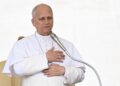El papa León XIV reza en el lugar donde hace 45 años dispararon a Juan Pablo II