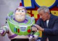 Los personajes de ‘Toy Story 5’ revolucionan Londres con un adelanto de la película