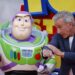 Los personajes de ‘Toy Story 5’ revolucionan Londres con un adelanto de la película