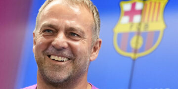 Flick confirma su renovación: «Estoy contento por la confianza que me ha dado el club»