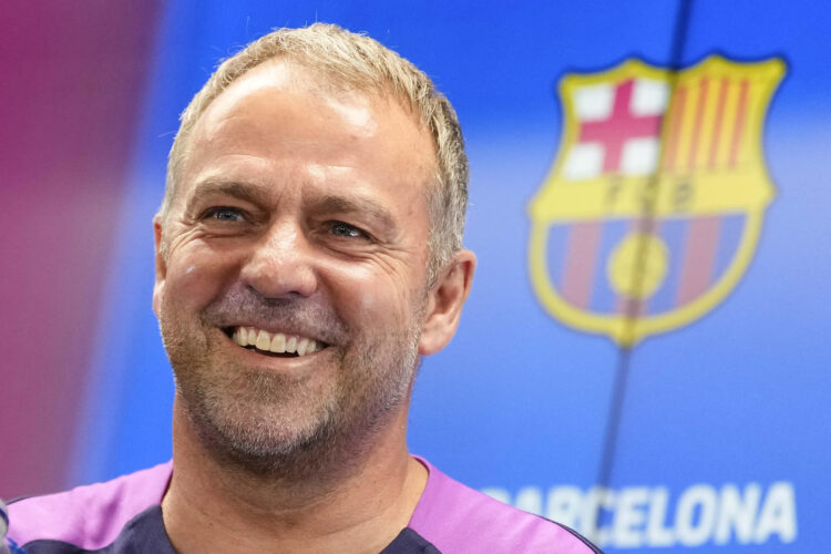 El entrenador del FC Barcelona, Hansi Flick, durante la rueda de prensa de este martes. EFE/Enric Fontcuberta.