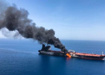 Irán autoriza el paso de otros 32 buques por Ormuz y suma 182 embarcaciones en seis días