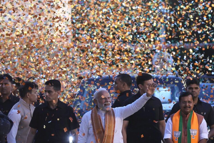 Fotografía de archivo, tomada el 04/05/2026, que muestra en el centro al primer ministro de India, Narendra Modi, celebrando que su partido ganó elecciones recientemente en Bengala Occidental. Nueva Delhi, India. EFE/EPA/RAJAT GUPTA
