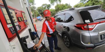 El petróleo resiste al cierre del estrecho de Ormuz, pero sube un 50,8 % durante la guerra