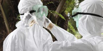 Ébola, claves de una crisis sanitaria que aún puede estar en «la punta del iceberg»