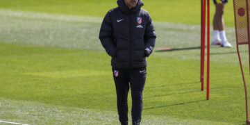 Simeone: “Giménez es muy fuerte, ha pasado mil batallas y seguramente llegará al Mundial”