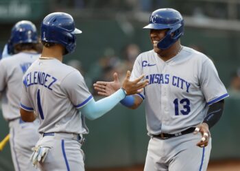 Salvador Pérez iguala a «Pudge» Rodríguez y pone la mira en la marca de George Brett