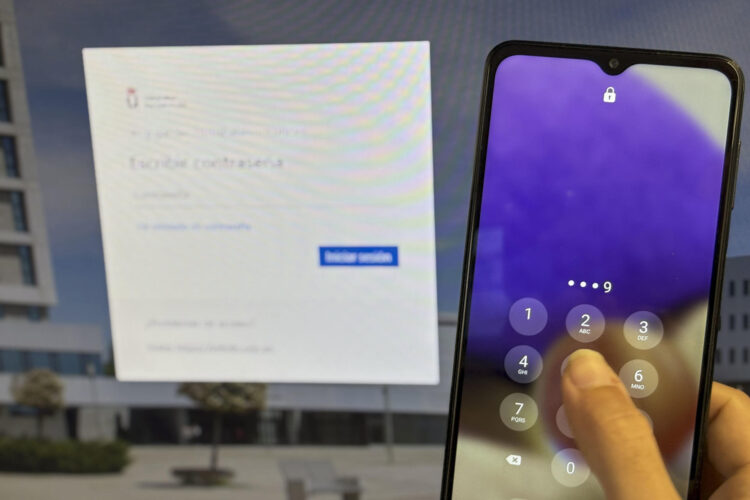 Cualquier servicio o aplicación de internet aconseja antes de validar una contraseña crear una clave robusta, que sea larga, que incorpore mayúsculas y minúsculas, signos raros y números, y todos los expertos alertan de que son la principal 'puerta de entrada' de los ciberataques, pero las peores contraseñas del mundo siguen, un año más, encabezando los ranking de las más usadas. EFE/Juan Carlos Gomi