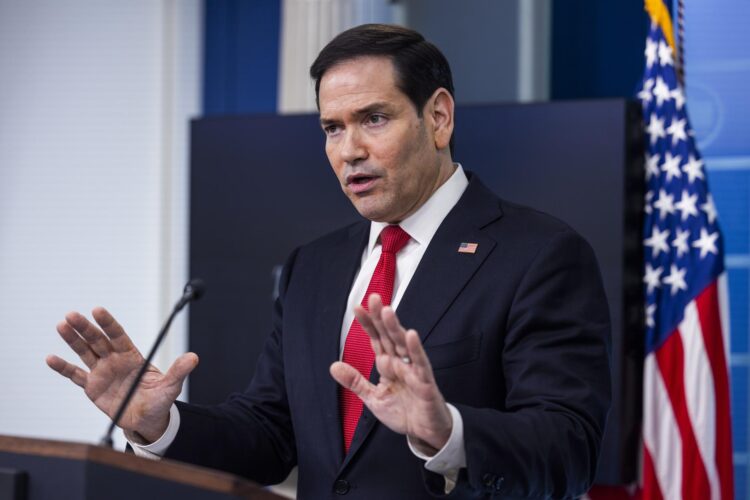El secretario de Estado de Estados Unidos, Marco Rubio, habla sobre la guerra en Irán en la sala de prensa de la Casa Blanca en Washington D. C., Estados Unidos, el 5 de mayo de 2026. Rubio también abordó Cuba y Taiwán durante la comparecencia. EFE/JIM LO SCALZO