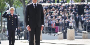Macron honra fin de la II Guerra Mundial en ceremonia con tono de despedida presidencial