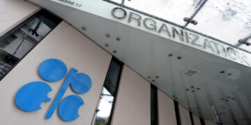 La producción de la OPEP cae casi un 34 % por guerra en Irán y cierre de estrecho de Ormuz