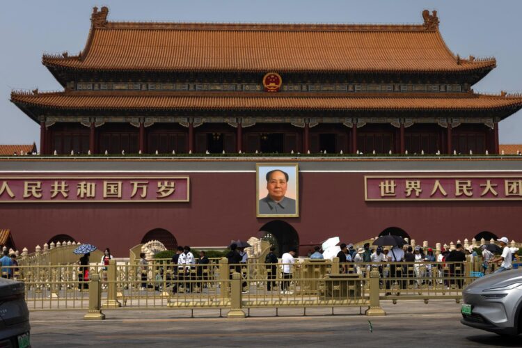 Medidas de seguridad en la Plaza de Tiananmen antes de la llegada del presidente de los Estados Unidos, Donald Trump, a la capital china para reunirse con su homólogo, Xi Jinping.
EFE/EPA/JESSICA LEE