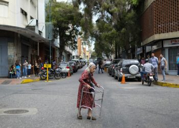 Hambre, enfermedades y abandono estatal: los adultos mayores luchan por sobrevivir en Venezuela