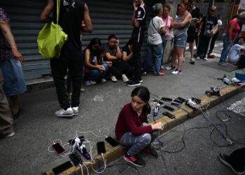 Apagones en Venezuela afectan la educación y la salud mental de niños y adolescentes