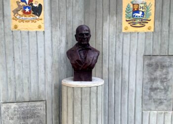En Chile “restauran monumento de Andrés Bello” con apoyo de venezolanos