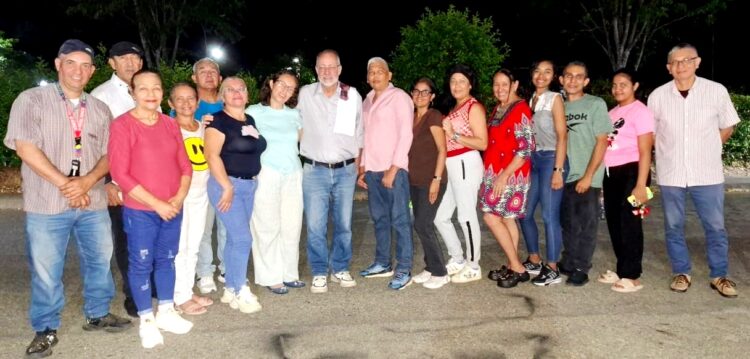 Humphrey Accary sostuvo un emotivo encuentro con la comunidad organizada de Brisas de Jalisco de Motatan (Fotos Elmer Ramírez).