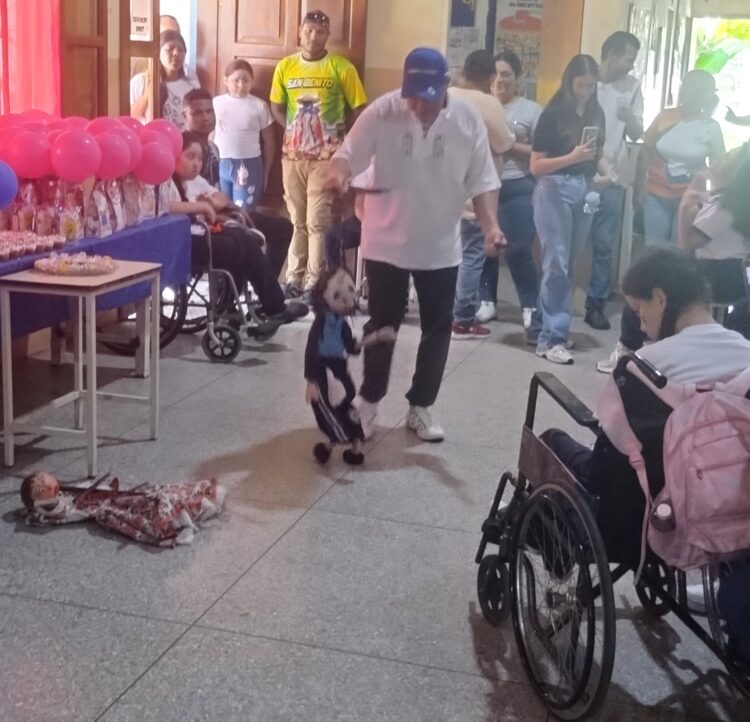Niños, docentes y demás personal disfrutaron del Show "Pipo y sus Marionetas"(Fotos Douglas Abreu).
