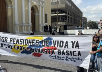 Jubilados y pensionados tomaron las calles para exigir reivindicaciones salariales en el Día del Adulto Mayor