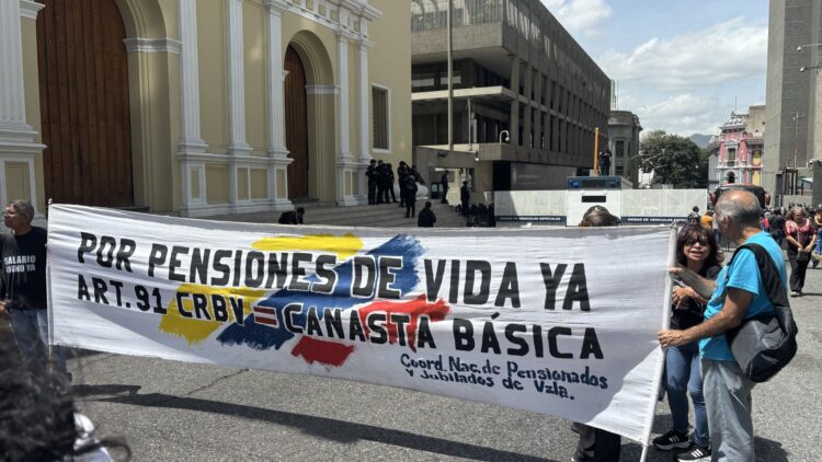 PNB impidió a jubilados y pensionados completar la ruta de la protesta pautada para este 29 de mayo | Foto Provea