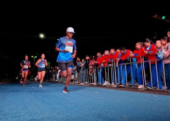 Merideños corrieron el 10K nocturno «Bolívar Vuelve»