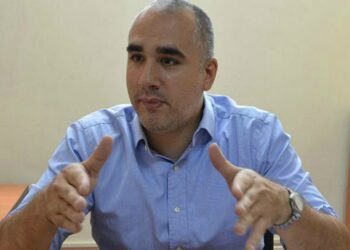 “Hay una realidad fiscal”: economista Luis Oliveros explica por qué es difícil aumentar salarios
