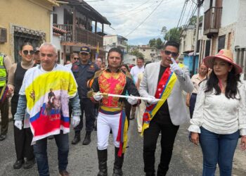 Santa Cruz de Mora recibe el espadín del Libertador