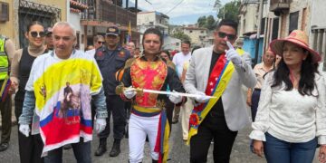 Santa Cruz de Mora recibe el espadín del Libertador