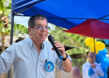 Economista Ricardo Berríos: reducción de la nómina pública y apertura privada permitiría mejorar los salarios