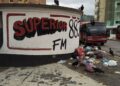 Gente inescrupulosa tomó como basurero público frente de emisora Superior 88.3 FM