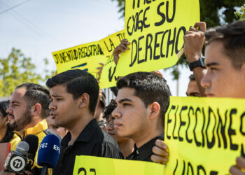 Opositores venezolanos exigen la apertura del registro electoral ante eventuales elecciones en el país