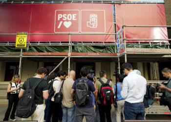 La Guardia Civil acude a la sede del PSOE para investigar presuntos pagos ilegales