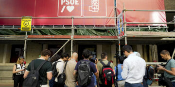 La Guardia Civil acude a la sede del PSOE para investigar presuntos pagos ilegales
