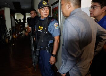 Disparos en el Senado filipino en medio del operativo para detener al socio de Duterte