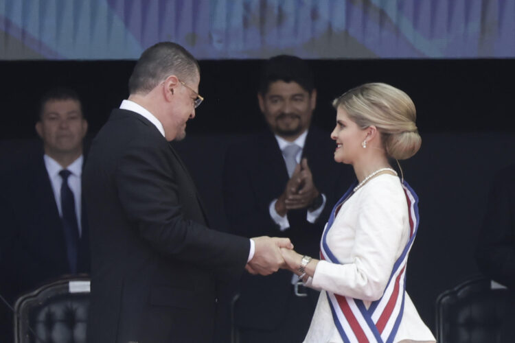 Laura Fernández jura como la presidenta número 50 en la historia de Costa Rica